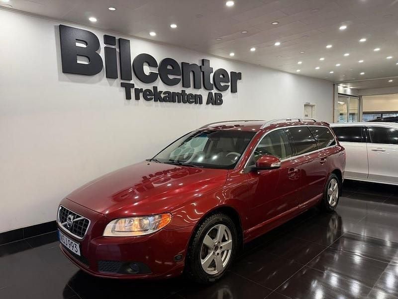 Röd Begagnad 2010 Volvo V70 Summum Kombi | 79 900 kr (Marknadspris) - Bild 1/4