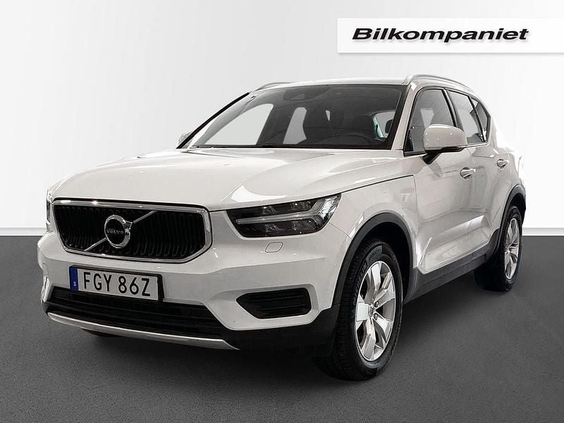 Vit Begagnad 2022 Volvo XC40 Momentum SUV | 289 500 kr (Superpris) - Bild 1/4