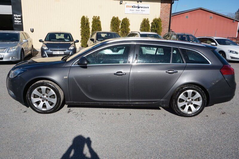 Begagnad Opel Insignia 180 HK (132 kW) 2011 Grå Kombi