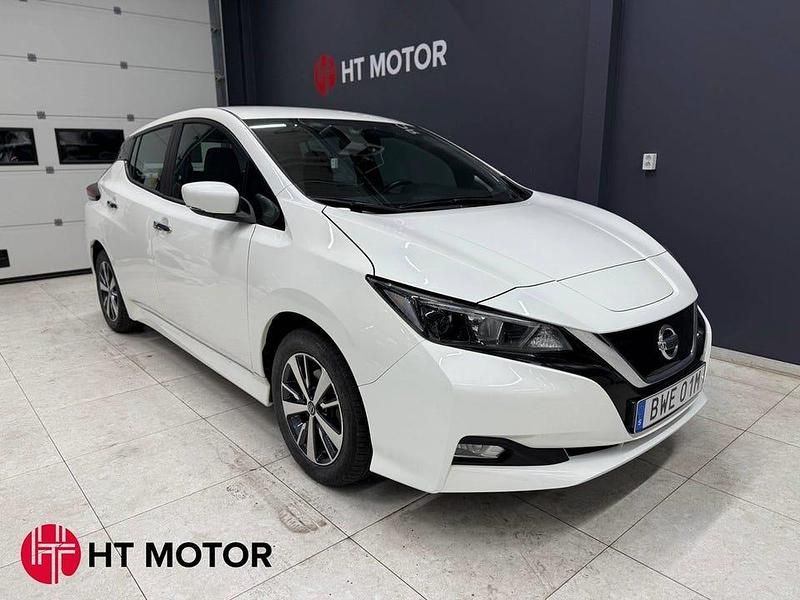 Vit Begagnad 2021 Nissan Leaf Acenta Halvkombi | 164 800 kr (Marknadspris) - Bild 1/4