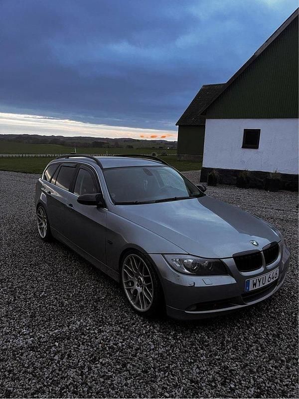Grå Begagnad 2006 BMW 325 Advantage Kombi | 58 000 kr (Lite dyr) - Bild 1/4