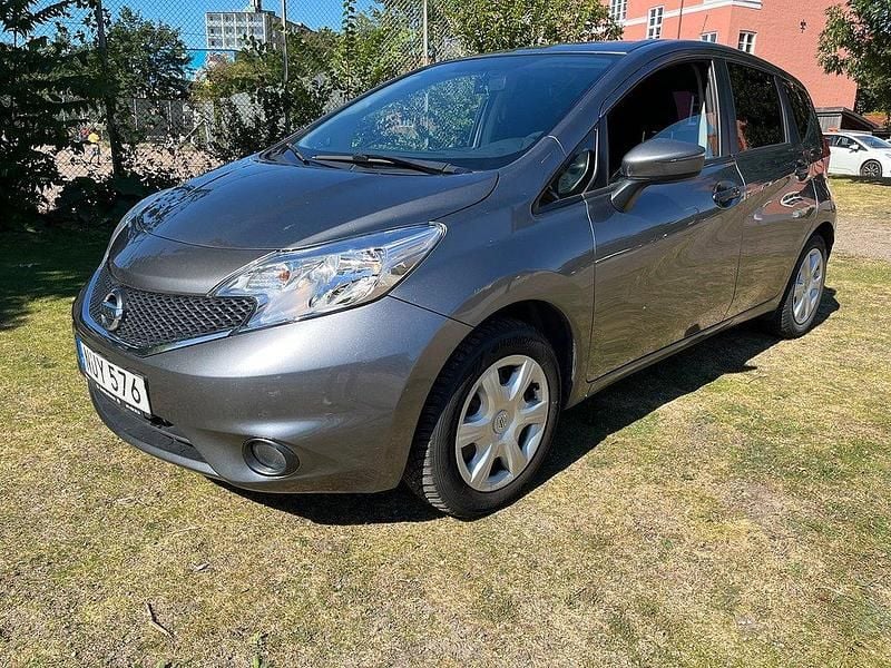 Grå Begagnad 2015 Nissan Note Minibuss | 59 500 kr (Marknadspris) - Bild 1/4