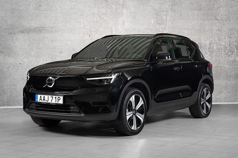 Svart Begagnad 2023 Volvo XC40 Core SUV | 349 000 kr - Bild 1/4