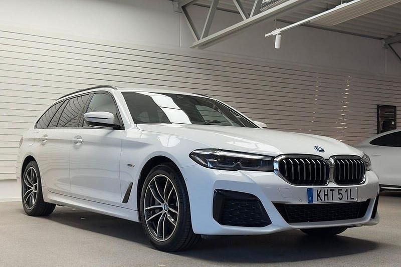 Begagnad BMW 530 M Sport 292 HK (214 kW) 2023 Alpinvit Kombi