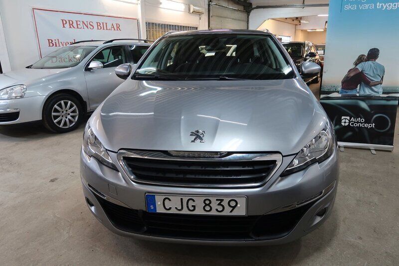 Grå Begagnad 2015 Peugeot 308 Active Kombi | 79 900 kr (Marknadspris) - Bild 1/4