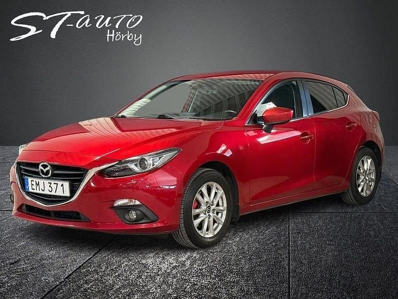 Röd Begagnad 2015 Mazda 3 Inclusive Halvkombi | 124 900 kr (Marknadspris) - Bild 1/4