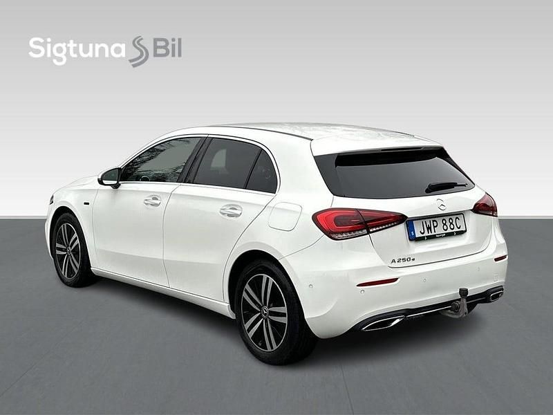 Begagnad Mercedes A250 218 HK (160 kW) 2021 Vit Halvkombi