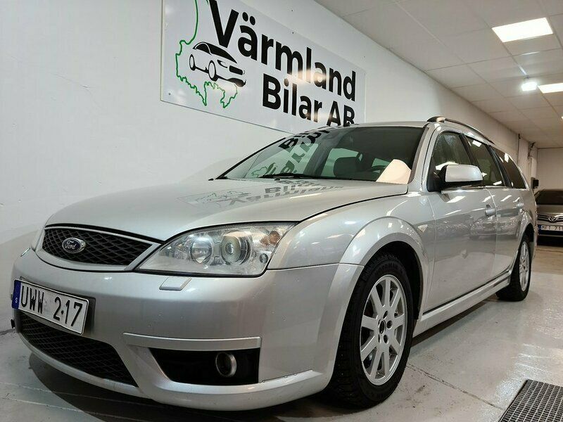 Begagnad Ford Mondeo ST 226 HK (166 kW) 2004 Silver Kombi