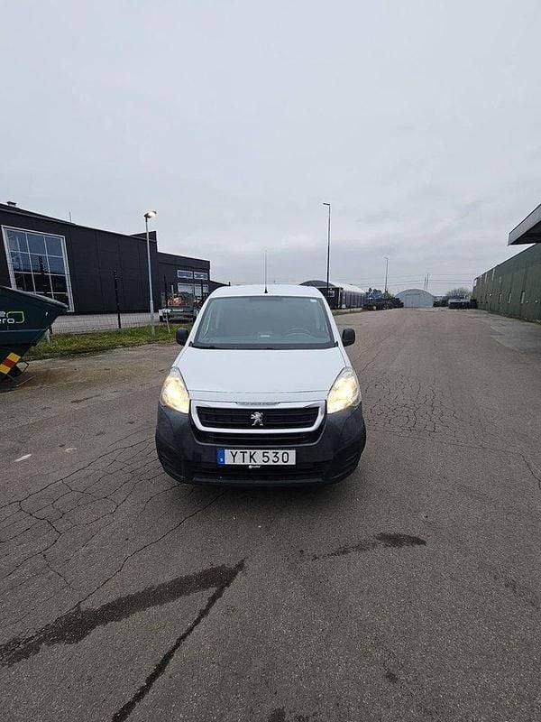 Begagnad 2017 Peugeot Partner Van | 75 000 kr (Bra pris) - Bild 1/4