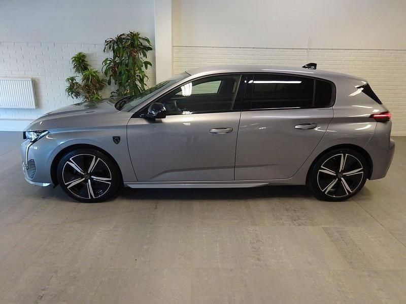 Grå Begagnad 2024 Peugeot 308 GTi Halvkombi | 264 900 kr (Marknadspris) - Bild 1/4