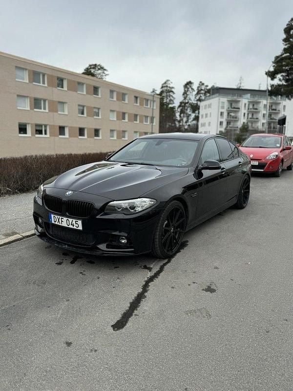 Begagnad 2015 BMW 520 Sedan | 145 000 kr (Lite dyr) - Bild 1/4