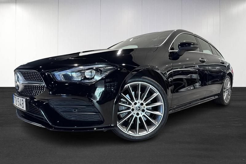 Svart Begagnad 2023 Mercedes CLA250e Shooting Brake AMG line Kombi | 359 900 kr (Lite dyr) - Bild 1/4