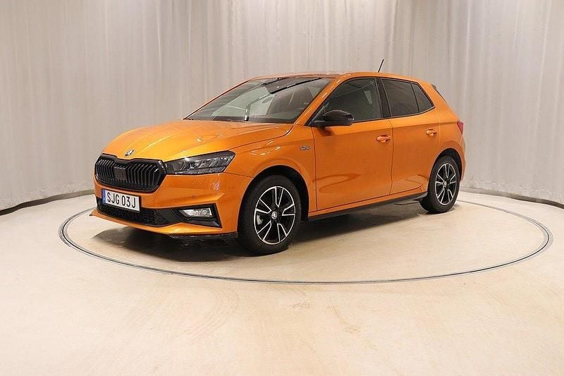 Orange Begagnad 2024 Skoda Fabia Monte Carlo Halvkombi | 218 900 kr (Marknadspris) - Bild 1/4