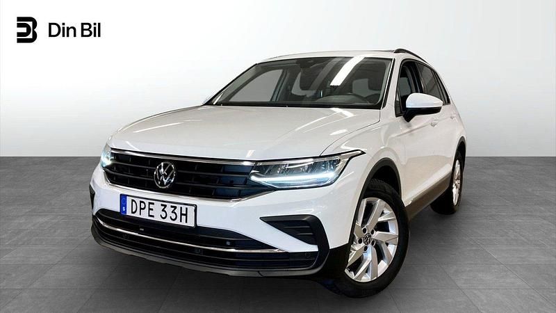 Vit Begagnad 2022 VW Tiguan Life SUV | 294 900 kr (Marknadspris) - Bild 1/4