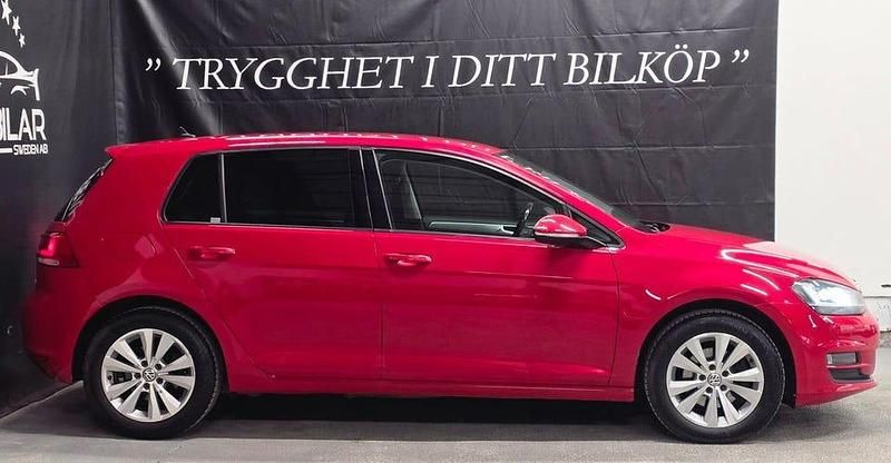 Begagnad VW Golf VII 110 HK (80 kW) 2016 Röd Halvkombi