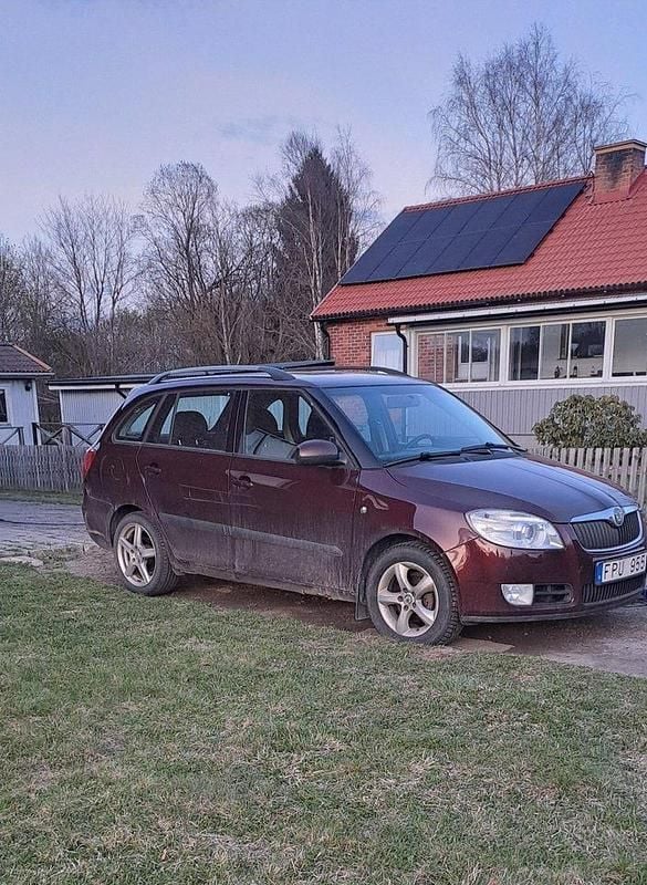 Brun Begagnad 2010 Skoda Fabia Kombi | 10 000 kr (Superpris) - Bild 1/1
