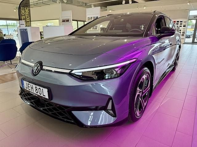 Ljusblå (blå) Ny 2025 VW ID.7 GTX Kombi | 696 900 kr (Marknadspris) - Bild 1/4