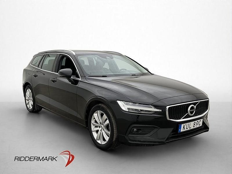 Begagnad Volvo V60 Momentum 197 HK (144 kW) 2020 Svart Kombi