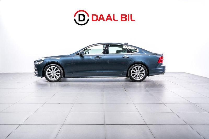 Mörkblå Begagnad 2019 Volvo S90 Momentum Sedan | 279 700 kr (Marknadspris) - Bild 1/4