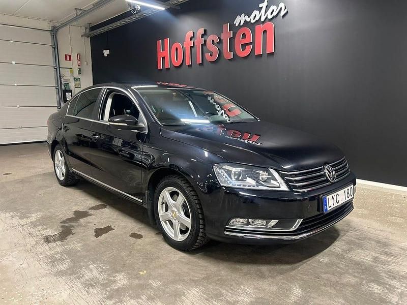 Svart Begagnad 2011 VW Passat Sedan | 89 900 kr (Lite dyr) - Bild 1/4