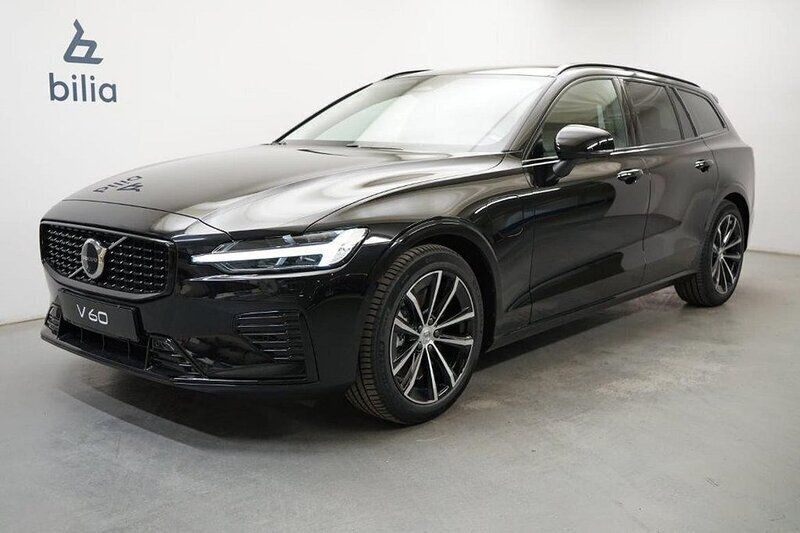 Svart Ny 2024 Volvo V60 Plus Kombi | 569 900 kr (Dyr) - Bild 1/4