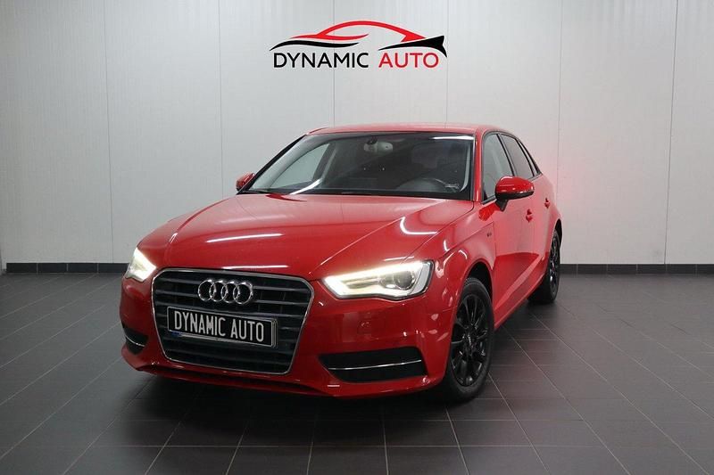 Röd Begagnad 2013 Audi A3 Sportback Attraction Halvkombi | 149 900 kr (Marknadspris) - Bild 1/4