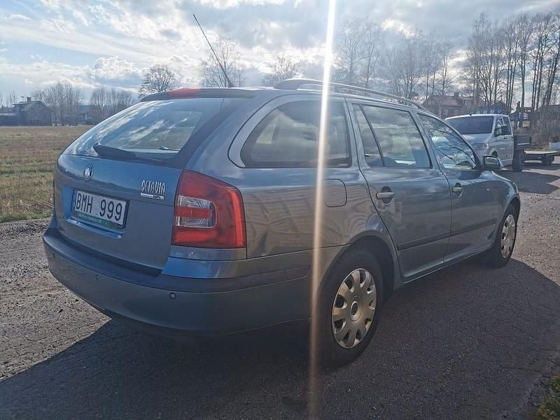 Begagnad Skoda Octavia 102 HK (75 kW) 2008 Ljusgrå (grå) Kombi