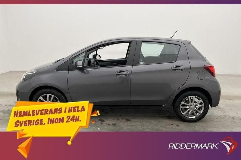 Mörkgrå Begagnad 2015 Toyota Yaris Halvkombi | 138 900 kr (Marknadspris) - Bild 1/3