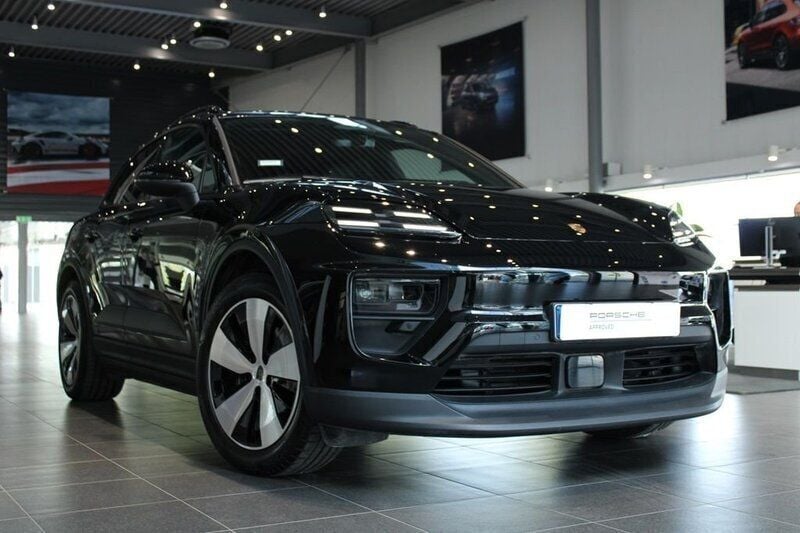 Svart Begagnad 2024 Porsche Macan SUV | 925 000 kr - Bild 1/4