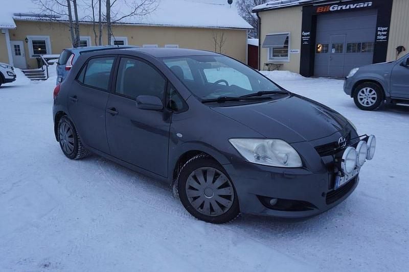 Begagnad Toyota Auris 90 HK (66 kW) 2007 Grå Halvkombi