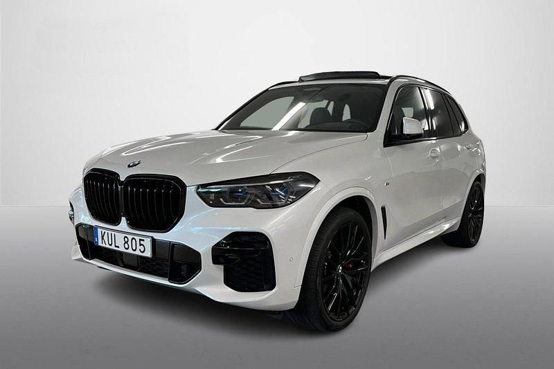 Vit Begagnad 2022 BMW X5 M Sport SUV | 855 000 kr - Bild 1/4