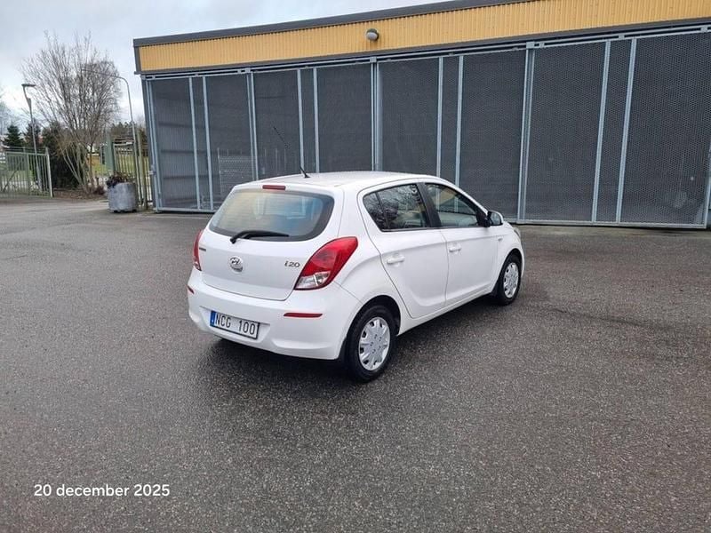 Begagnad 2013 Hyundai i20 Halvkombi | 59 000 kr (Lite dyr) - Bild 1/4