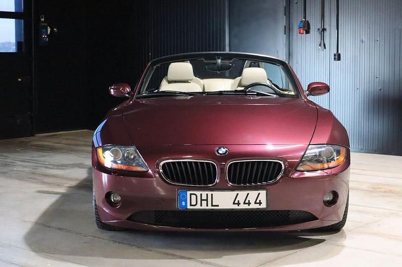 Begagnad BMW Z4 192 HK (141 kW) 2003 Mörkröd Cab