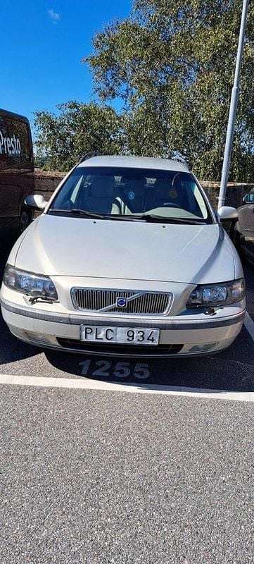 Grå Begagnad 2003 Volvo V70 Business Edition Kombi | 32 000 kr (Marknadspris) - Bild 1/4