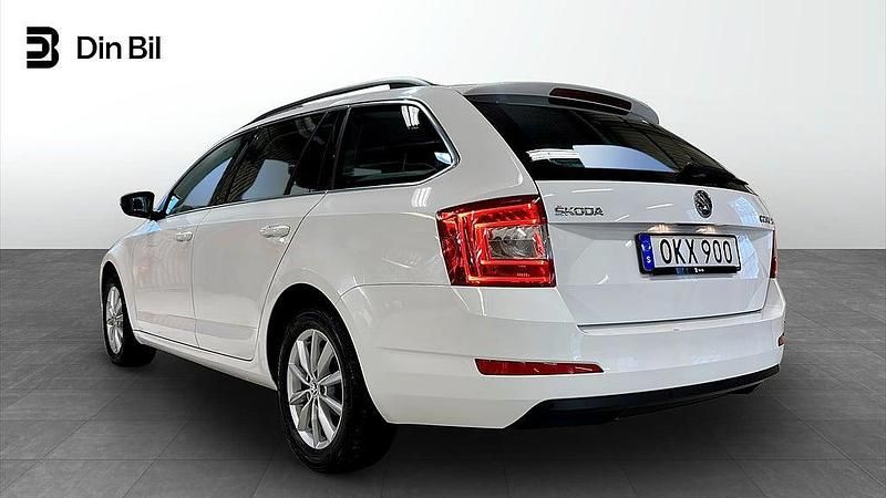 Begagnad Skoda Octavia Ambition 116 HK (85 kW) 2016 Candy white Kombi