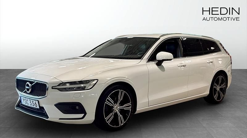Vit (white) Begagnad 2018 Volvo V60 Momentum Kombi | 219 900 kr (Dyr) - Bild 1/4