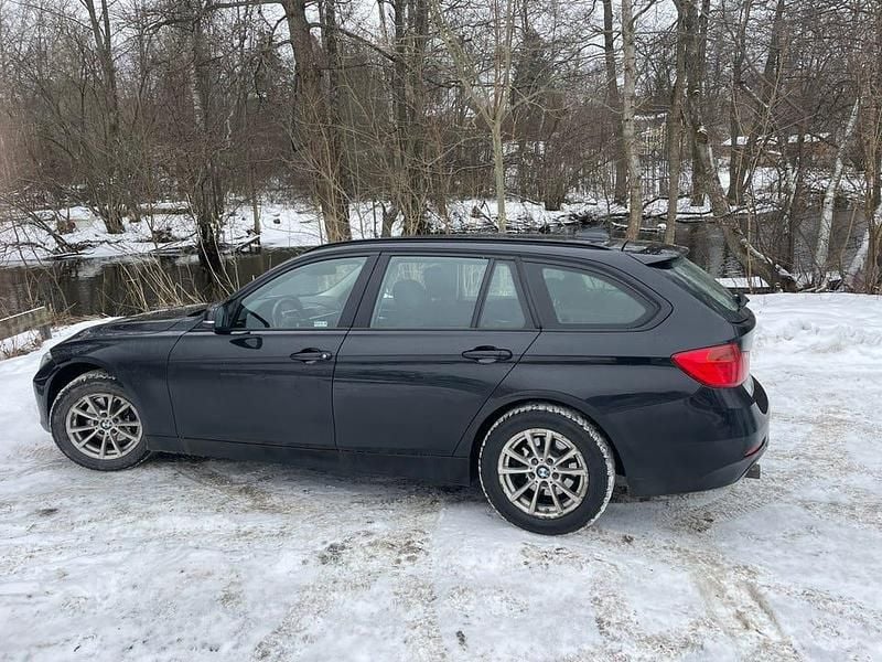 Begagnad BMW 320 184 HK (135 kW) 2014 Svart metallic Kombi