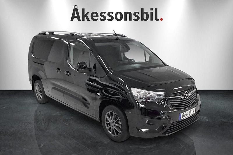 Svart Begagnad 2021 Opel Combo Minibuss | 189 000 kr (Marknadspris) - Bild 1/4