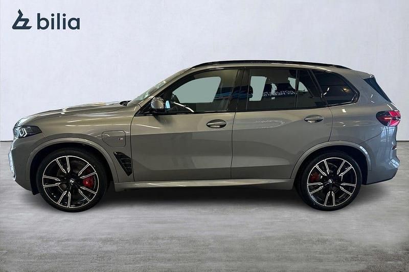 Begagnad BMW X5 M Sport 490 HK (360 kW) 2025 Grå SUV