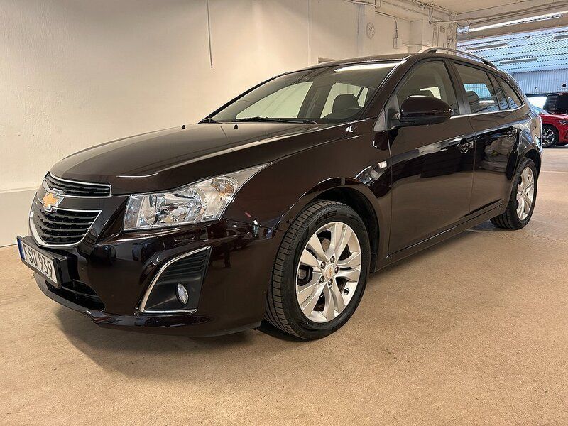 Brun (brun met) Begagnad 2013 Chevrolet Cruze Kombi | 74 500 kr (Marknadspris) - Bild 1/4