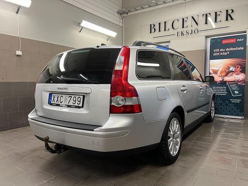Begagnad Volvo V50 Kinetic 125 HK (91 kW) 2006 Ljusgrå Kombi