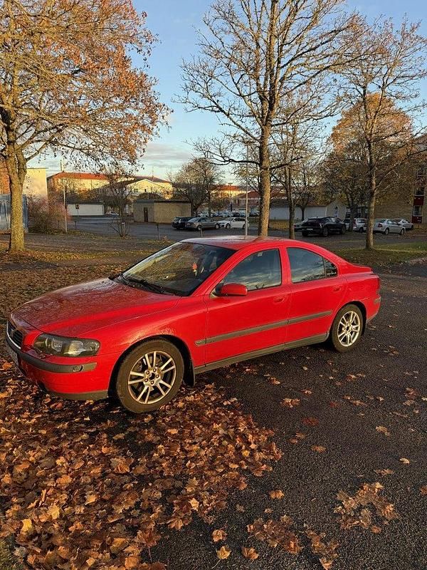 Röd Begagnad 2004 Volvo S60 Sedan | 19 500 kr (Bra pris) - Bild 1/4