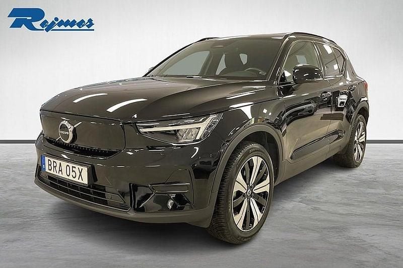 Svart Begagnad 2022 Volvo XC40 Core SUV | 329 900 kr - Bild 1/4