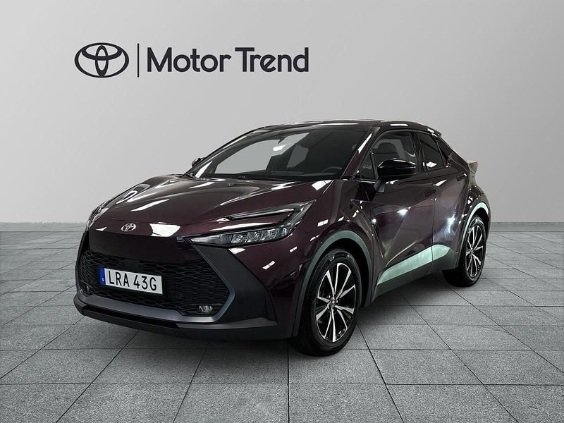 Begagnad Toyota C-HR Style 141 HK (103 kW) 2023 Lila SUV
