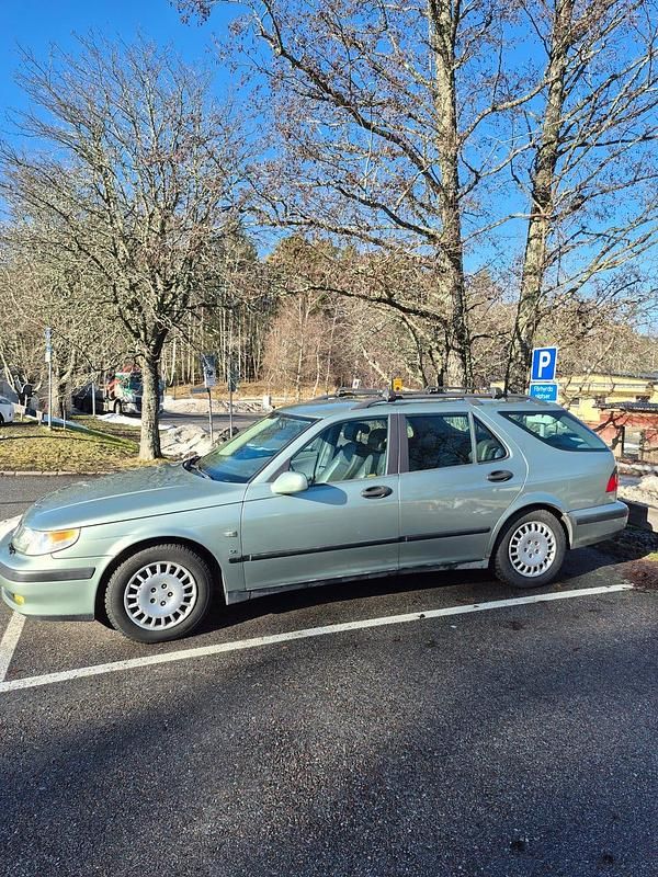 Begagnad Saab 9-5 185 HK (136 kW) 2001 Sunny green Kombi