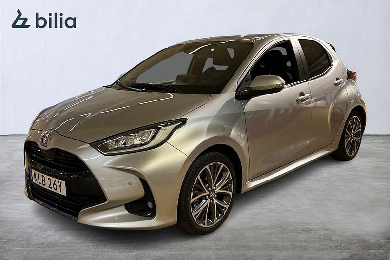 Silver Begagnad 2024 Toyota Yaris Hybrid Style Halvkombi | 274 900 kr (Lite dyr) - Bild 1/3