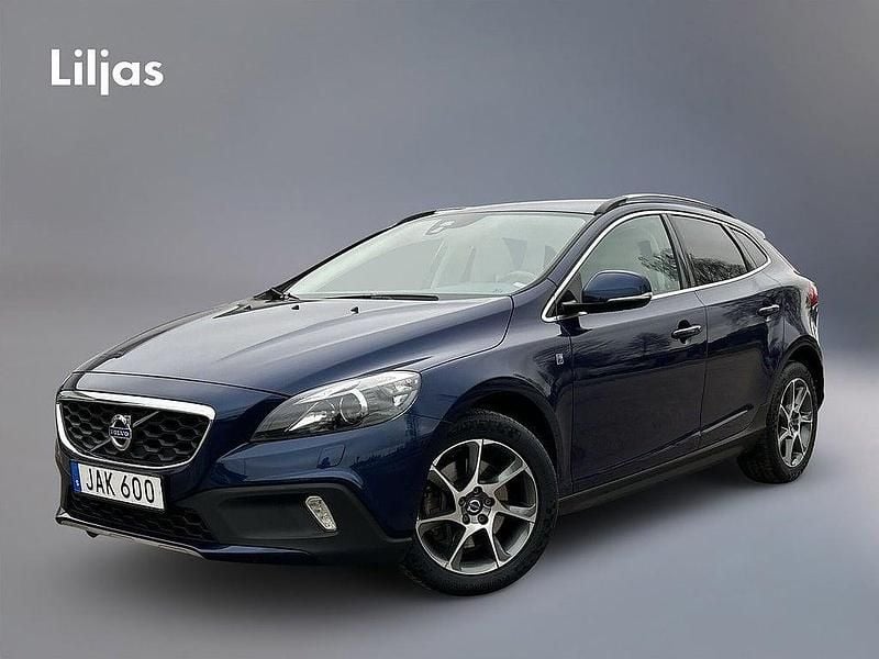 Blå Begagnad 2015 Volvo V40 Business Edition Halvkombi | 175 000 kr (Marknadspris) - Bild 1/3