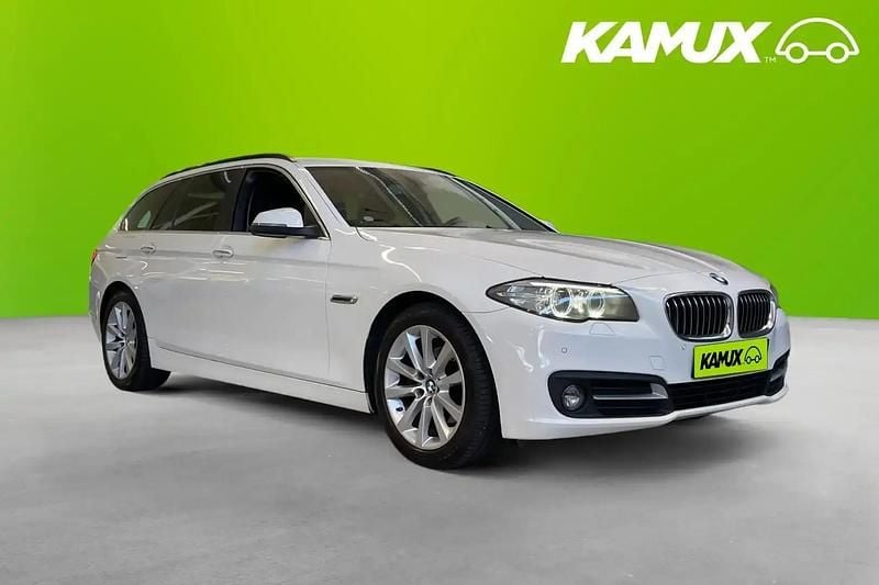 Vit Begagnad 2016 BMW 520 M Sport Kombi | 179 800 kr (Marknadspris) - Bild 1/4