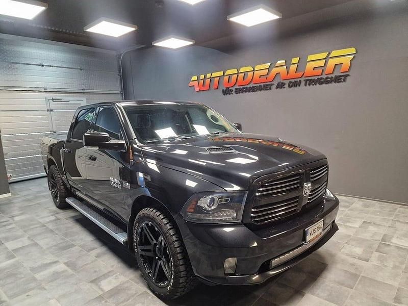 Svart Begagnad 2016 Dodge Ram Pickup | 259 900 kr (Bra pris) - Bild 1/4
