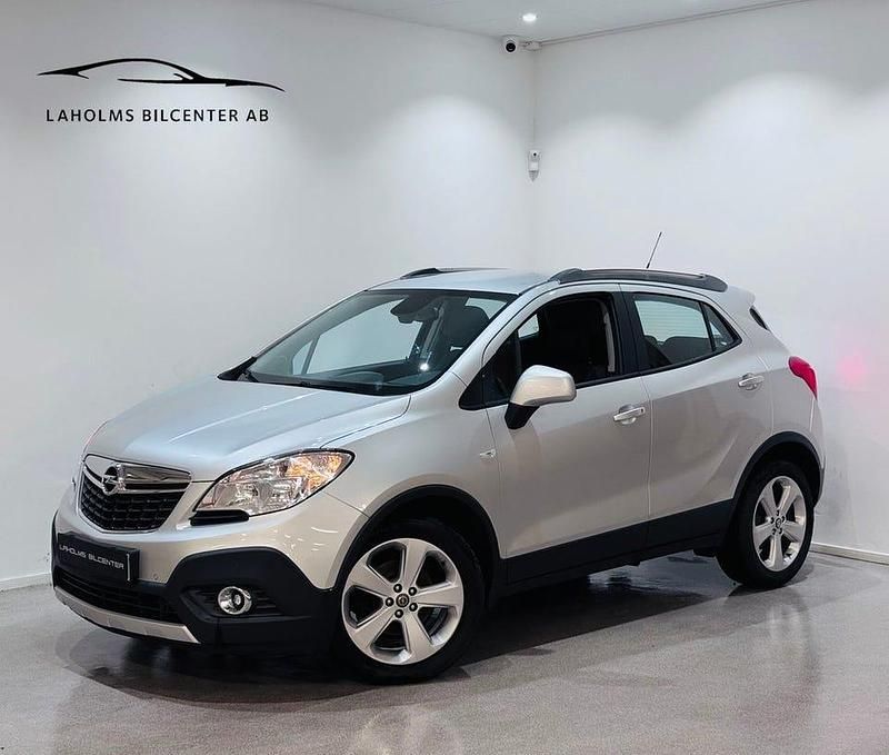 Grå Begagnad 2014 Opel Mokka SUV | 79 900 kr (Marknadspris) - Bild 1/4